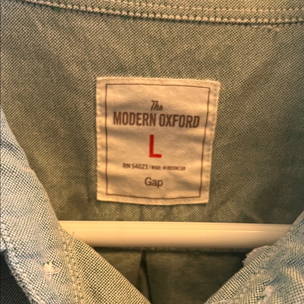 GAP Men's Light Green Modern Oxford Button-Down Shirt - Picture 2 of 3